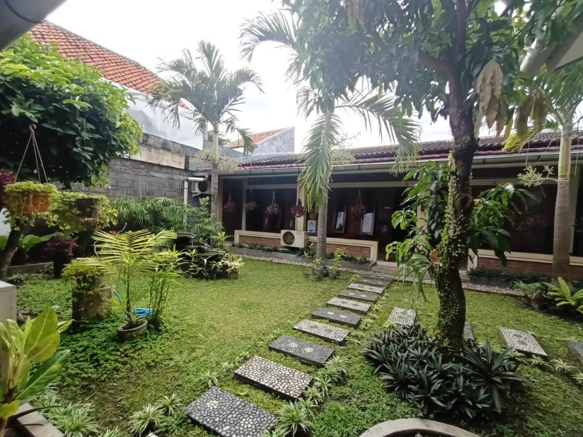 Rumah Kami Guest House Yogyakarta Exteriör bild