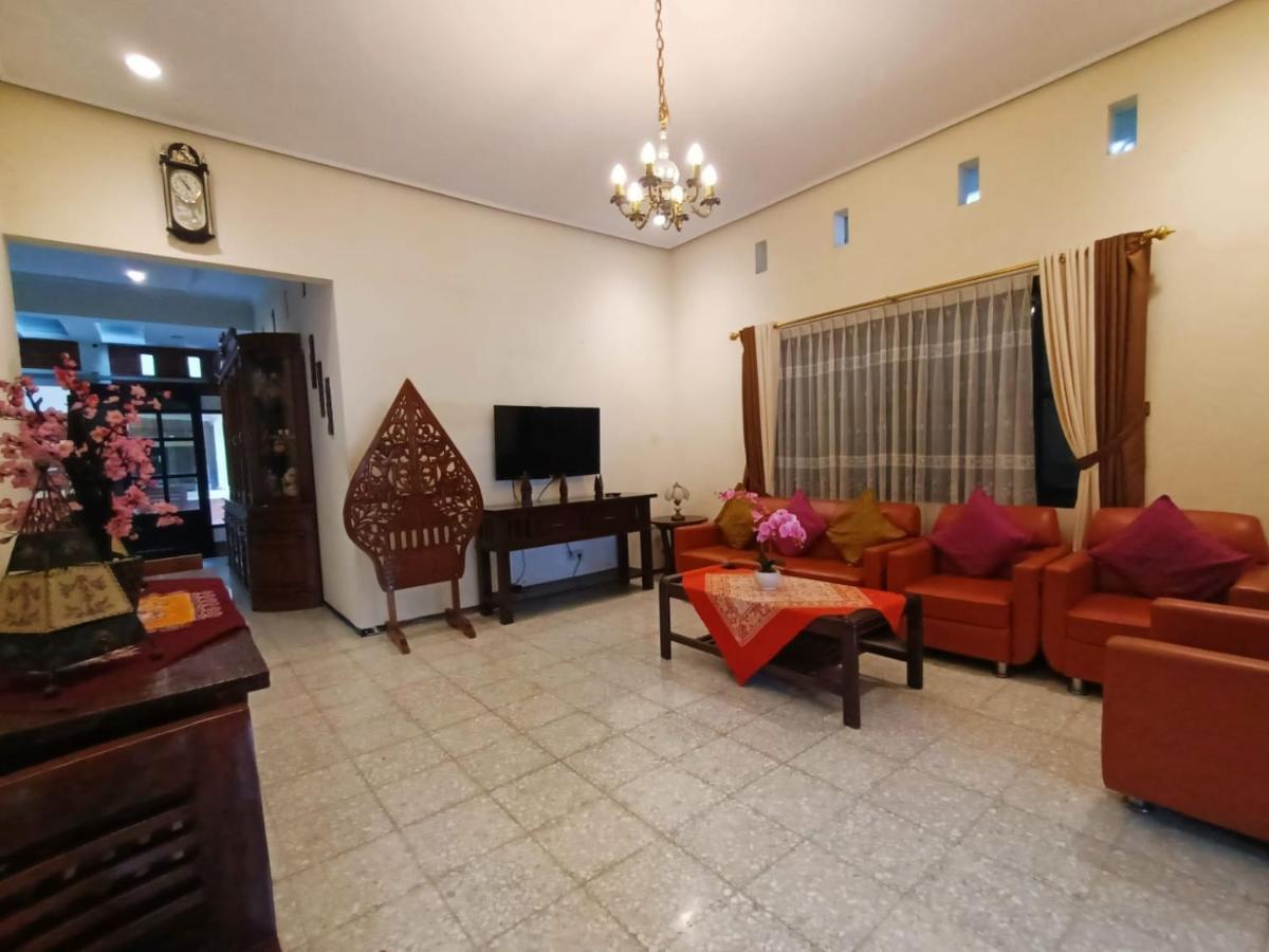 Rumah Kami Guest House Yogyakarta Exteriör bild